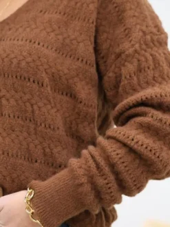 Shop Pull Lara Chocolat Pulls Et Gilets